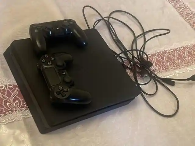 Игровая приставка Sony PlayStation 4 slim 9.00, Хуҷанд