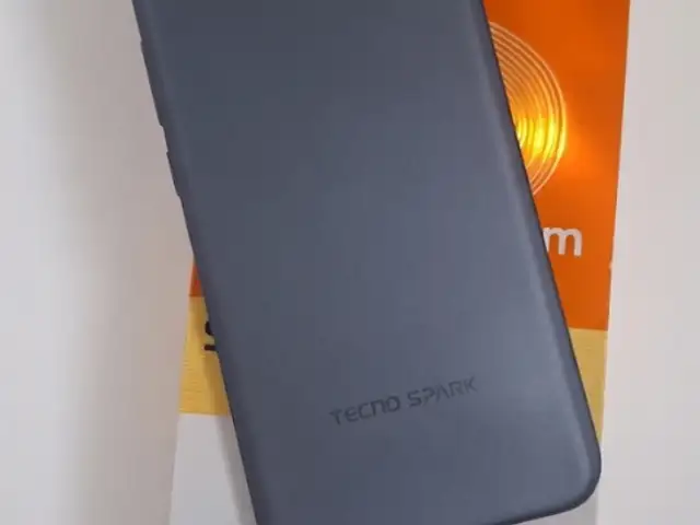 Tecno Spark Slim 8+8 256 GB, Кӯлоб