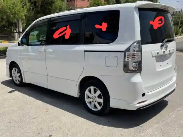 Не тонированные стекла для Toyota Voxy, Душанбе