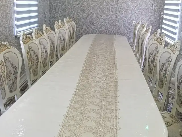 Миз бо курсӣ, Душанбе