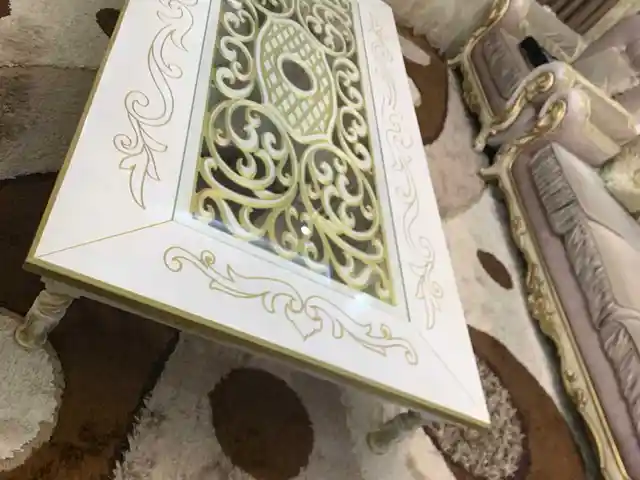Хонтахтахои шишаги, Турсунзаде