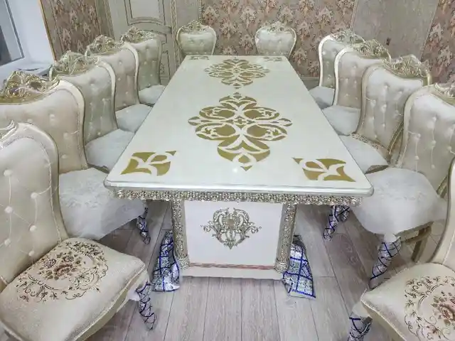 Стол и стулья, Вахдат