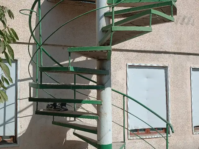 Винтовая лестница, Бобоҷон Ғафуров