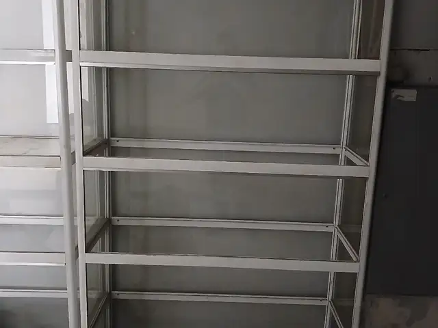 Стеллаж со стеклянными полками, Душанбе