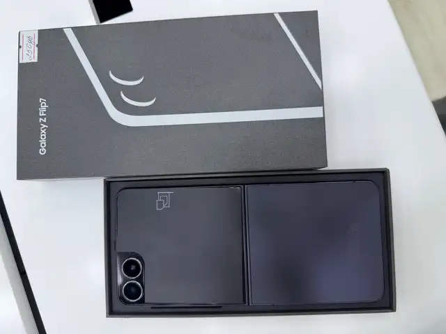 Samsung Galaxy Z Flip 7 256gb black, Хуҷанд