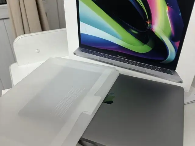 Macbook pro M2 8/256, Душанбе