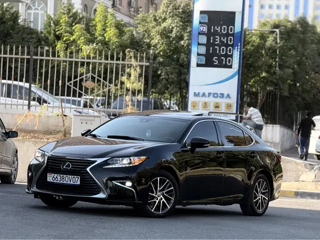 Lexus ES series