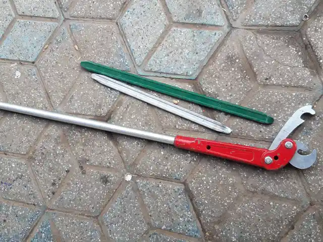 Лом, Душанбе