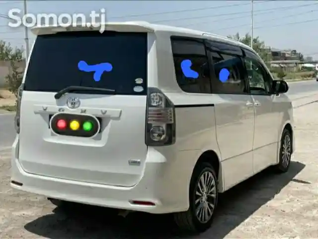 Задние нетонированние стекла от Toyota Voxy, Душанбе