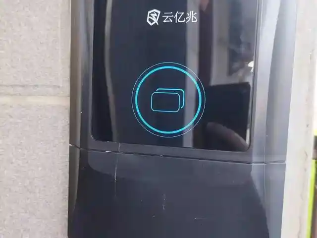 Автомобильное зарядное устройство к стенным розеткам, Душанбе