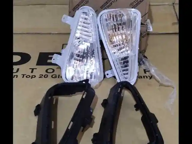 Поворотники на бампер от Toyota Camry 5 2015-2017, Душанбе