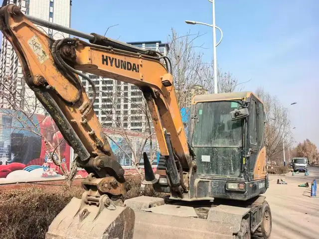 Экскаватор, Душанбе