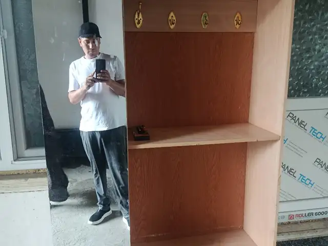 Шкаф для прихожей, Бобоҷон Ғафуров