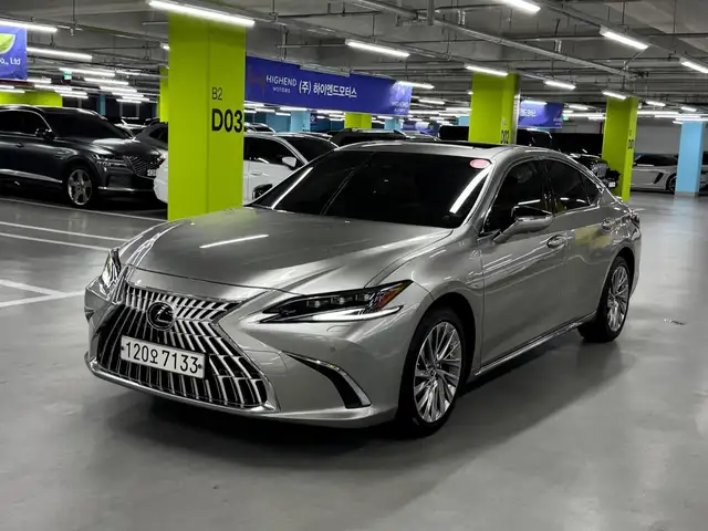 Lexus ES series