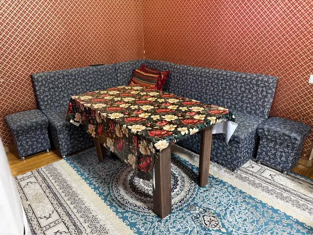 Кухонный уголок со столом и пуфиками, Душанбе