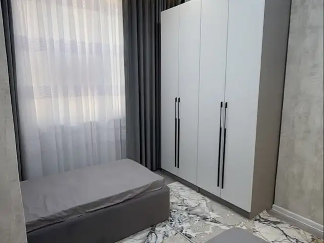 4-комн. квартира, 2 этаж, 98 м², 33-34 мкр, Худжанд