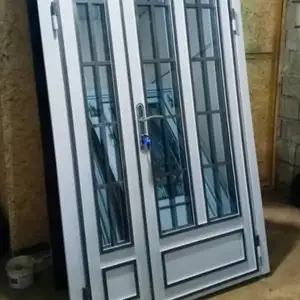 Дархои шишагин, Душанбе