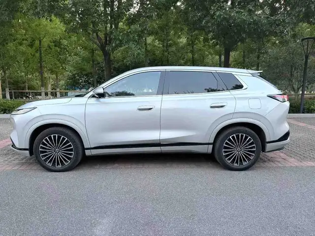 Dongfeng L8