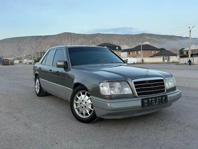 Mercedes-Benz W124