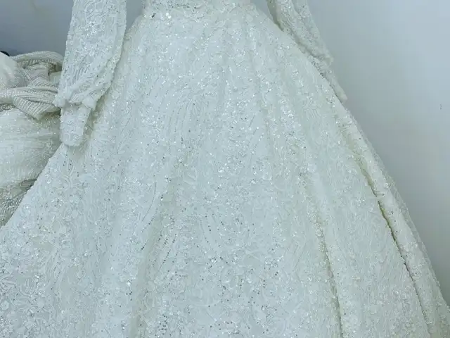 Свадебное платье, Турсунзаде