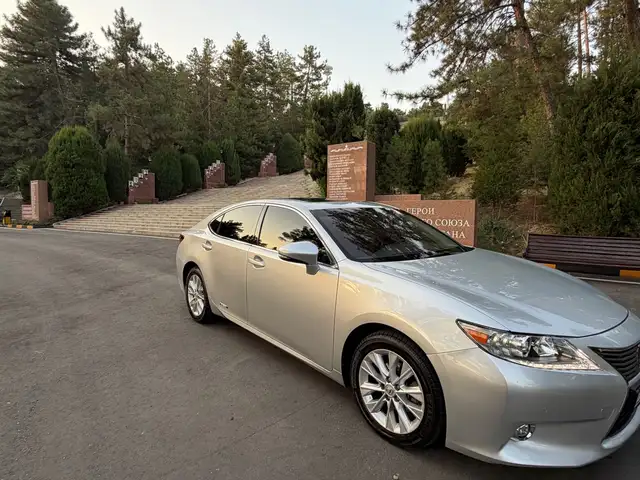 Lexus ES series