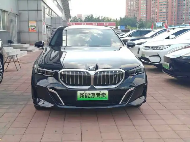 BMW i5