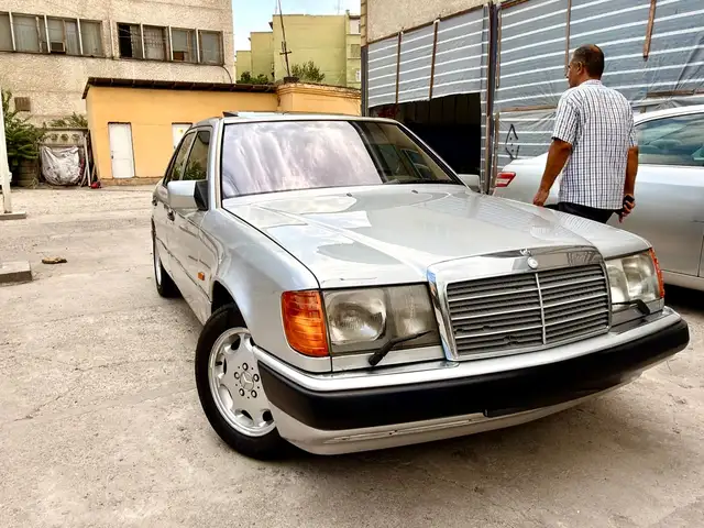 Mercedes-Benz W124