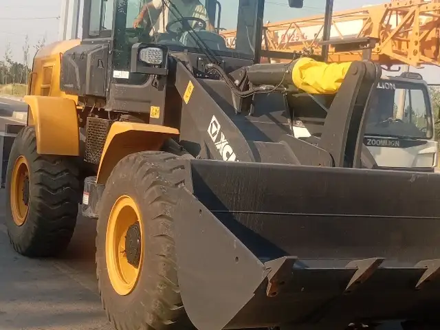 Мехлопат Погрузчики 2 куба XCMG 2025, Душанбе