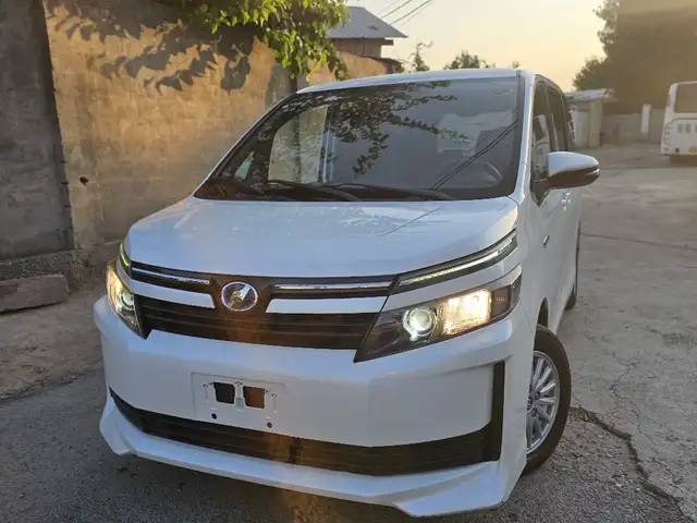 Toyota Voxy, 2014, Душанбе