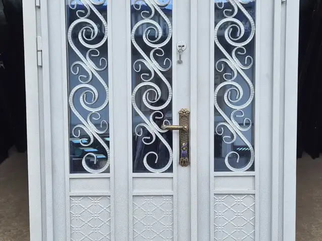 Дверь, Душанбе