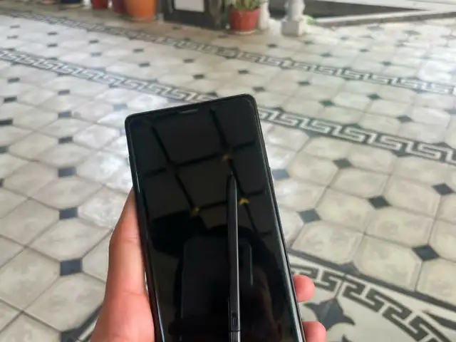 Samsung Galaxy Note 9, Вахдат