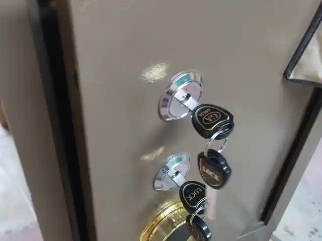 Сейф 70, Shan shi, Душанбе