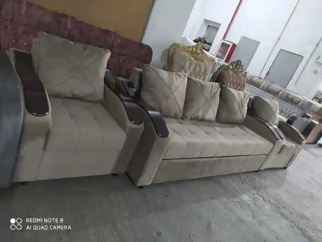 Диван с подушками, Душанбе