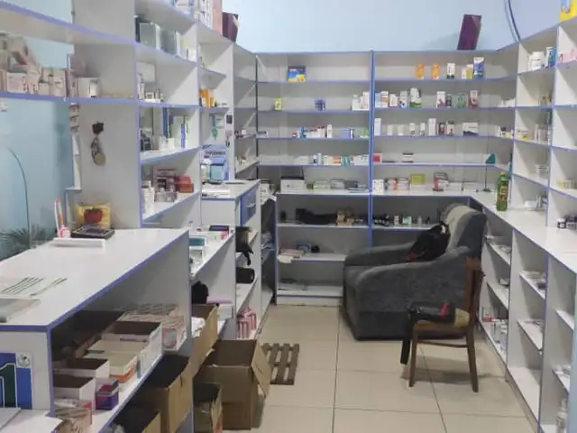 Витрина для аптеки, Худжанд