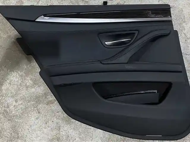 Шторка от задней двери BMW F10, Худжанд