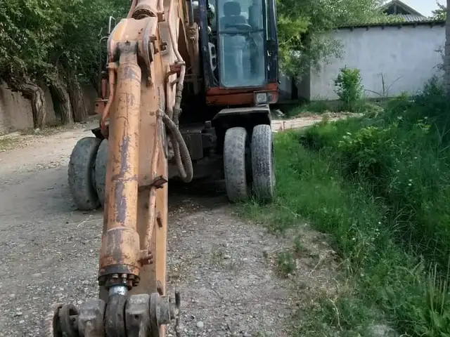 Экскаватор, Дӯстӣ (Ҷиликул)