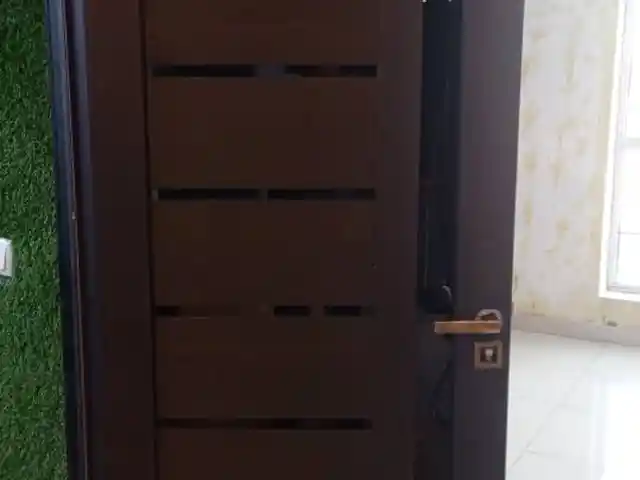 Дар Хай тек, Душанбе