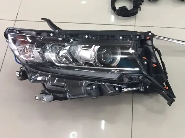 Передние фары на Toyota Prado 2018-2022, Душанбе
