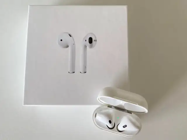 Беспроводные наушники Airpods, Худжанд