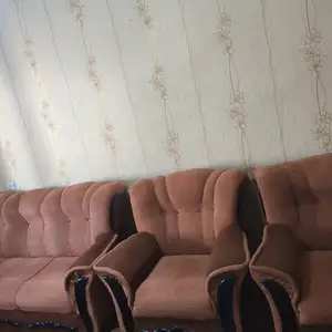 Диван ва кресло, Конибодом