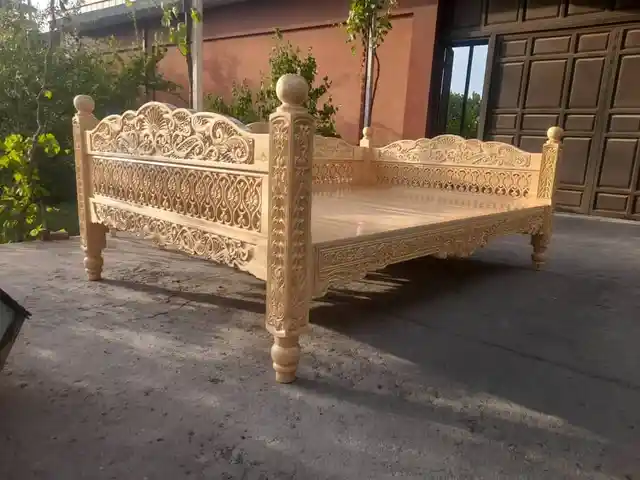 Тапчан/Кат, Бобоҷон Ғафуров