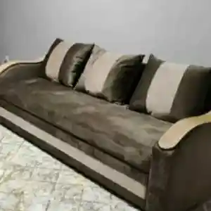 Диван с подушками, Душанбе