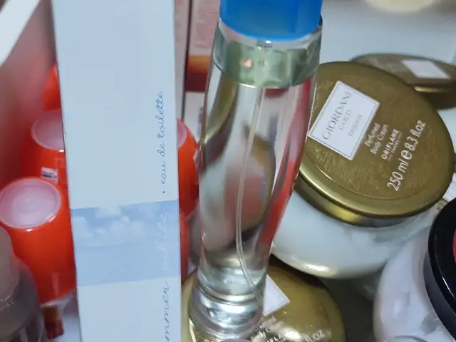 Духи Саммер вайт Эйвон, Худжанд