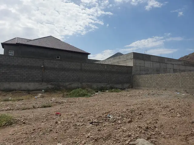 Продажа постройки с земельным участком 6 соток, 15 мкр, Худжанд