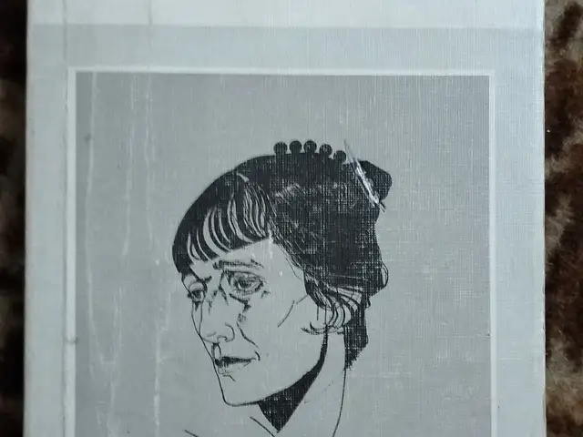 Книга А. Ахматова Лирика, Худжанд
