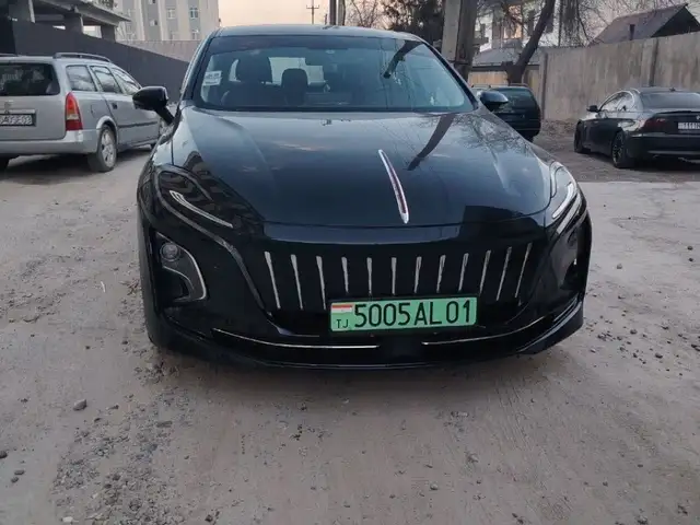 Hongqi E-QM5