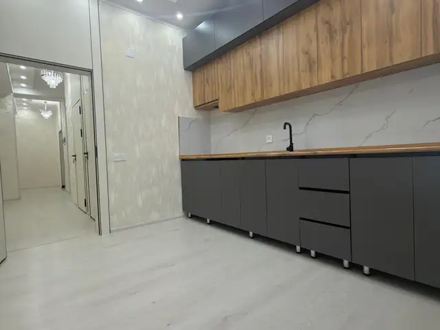 3-комн. квартира, 6 этаж, 95 м², 1 мкр, Турсунзода