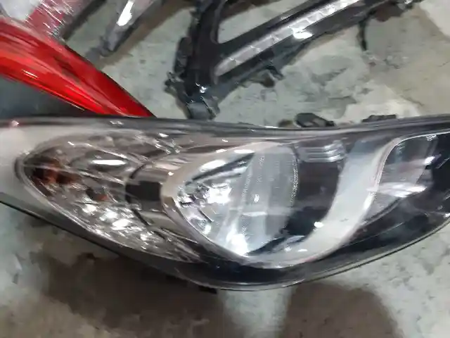 Фара от Hyundai Avante MD, Хуҷанд
