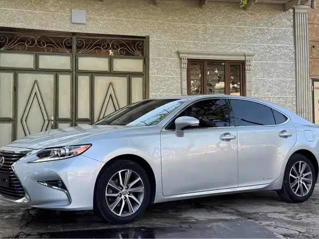 Lexus ES series