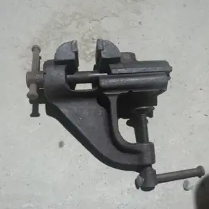 Мини Тиски, Канибадам